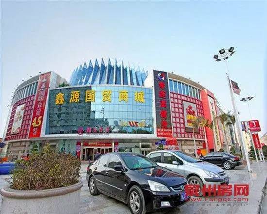 百货批发市场店铺百货批发市场店铺，繁荣的商业脉搏