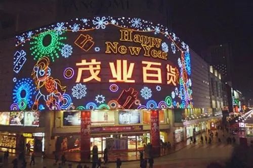 百货大道的百货超市百货大道的百货超市，繁华商业的象征与消费者的乐园
