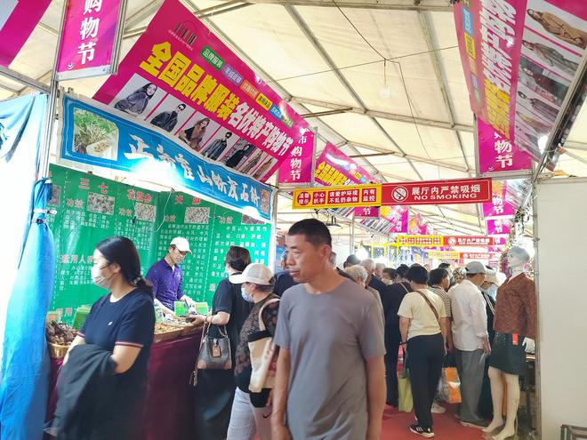 百货粮油副食批发市场百货粮油副食批发市场，繁荣的商业枢纽与城市的粮食供应核心