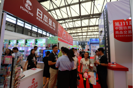 百货批发市场现场视频百货批发市场现场视频，繁忙与活力的展现