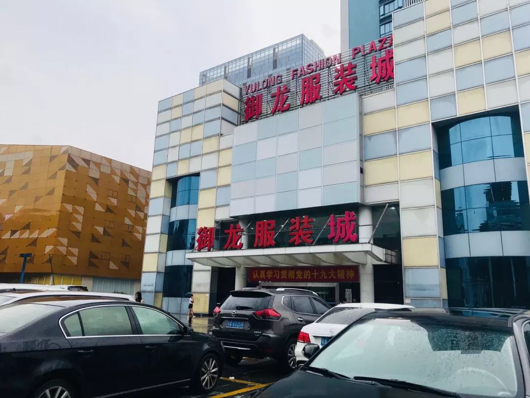 百合百货批发市场百合百货批发市场，繁荣的商业脉搏